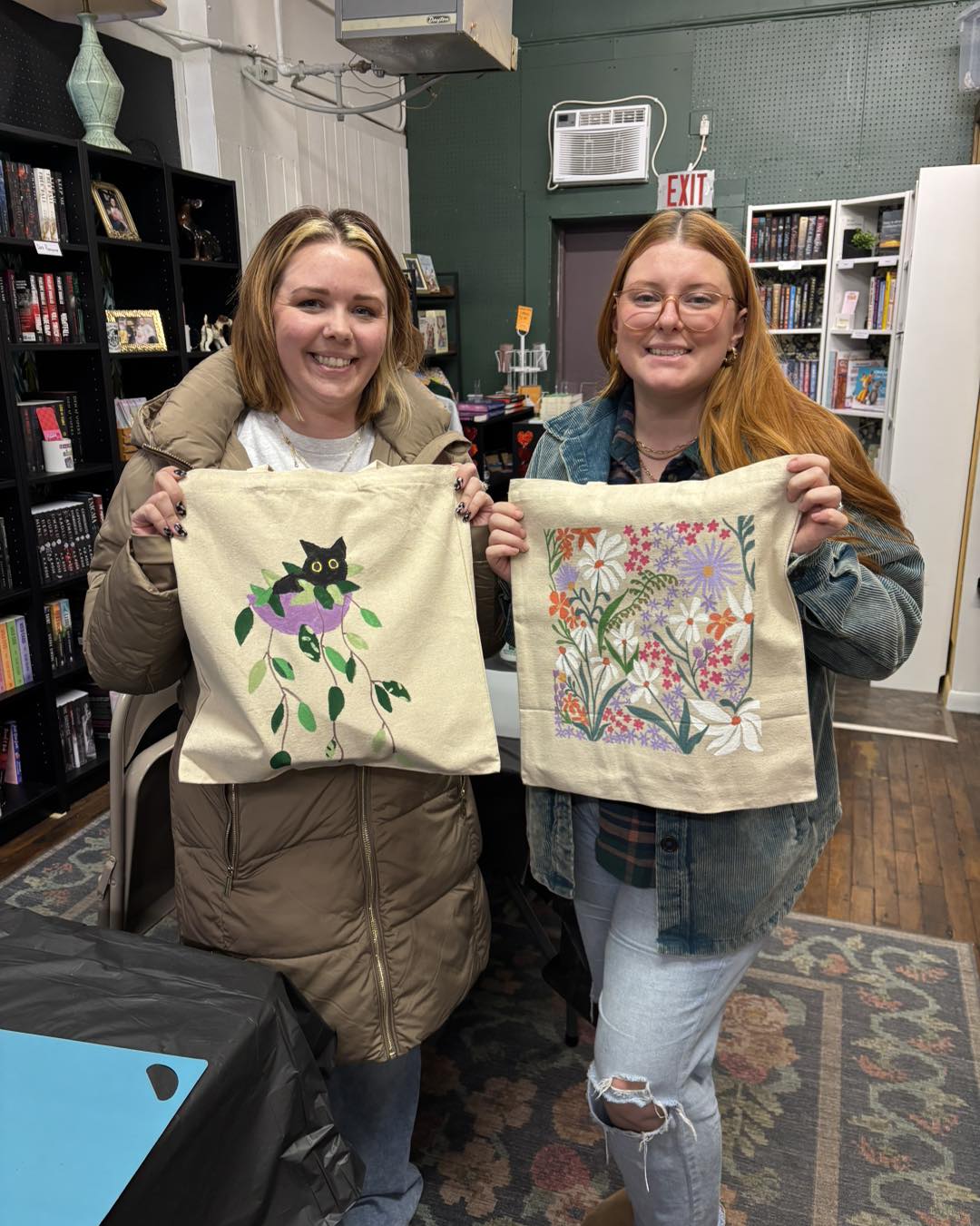 DIY @ Dog-Eared Pages: Tote Bag Painting