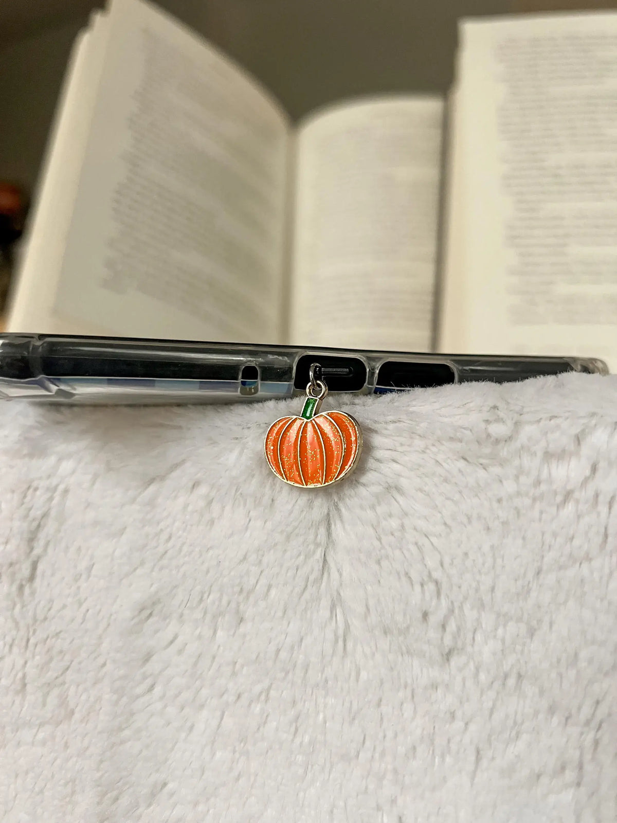 Glitter Pumpkin Kindle Charm | USB-C Dust Plug