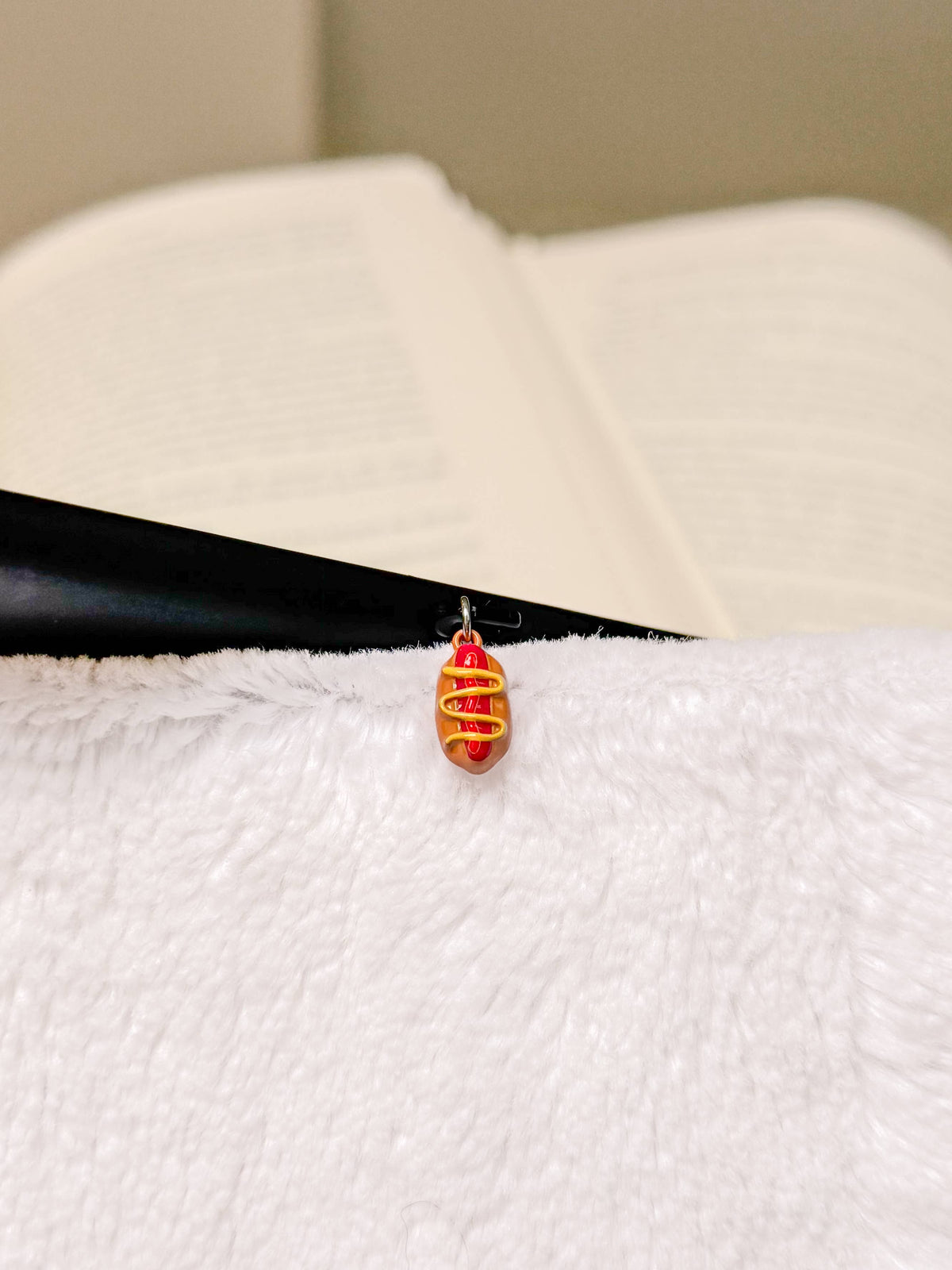 Hot Dog Kindle Charm | USB-C Dust Plug